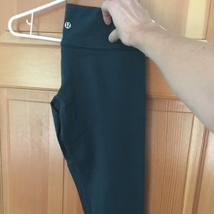 Lululemon Alberta Lake wunderunder crops - size 6
